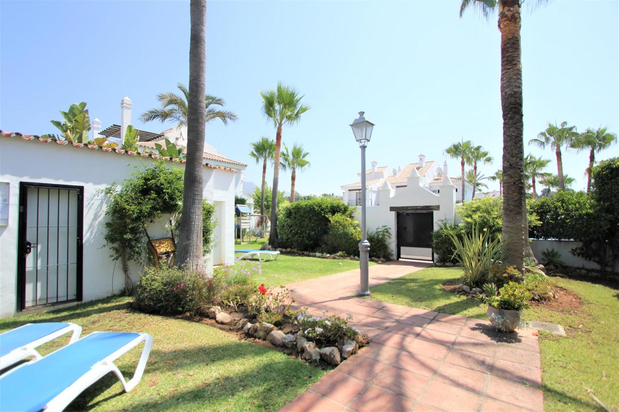 Apartamentos Naranjos Del Sol Marbella Bagian luar foto