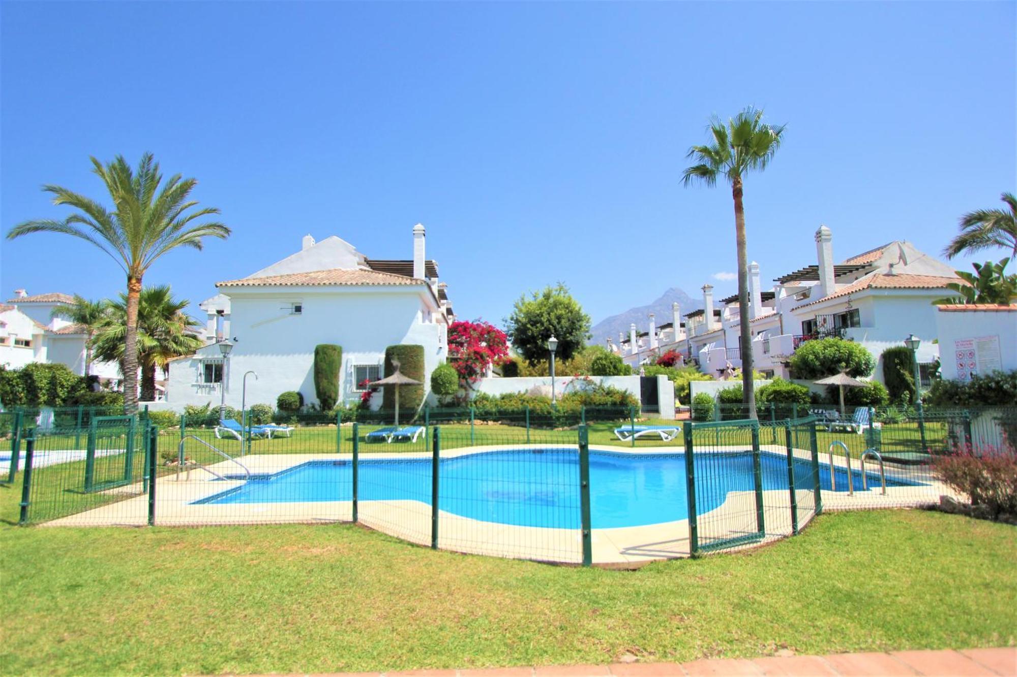 Apartamentos Naranjos Del Sol Marbella Bagian luar foto