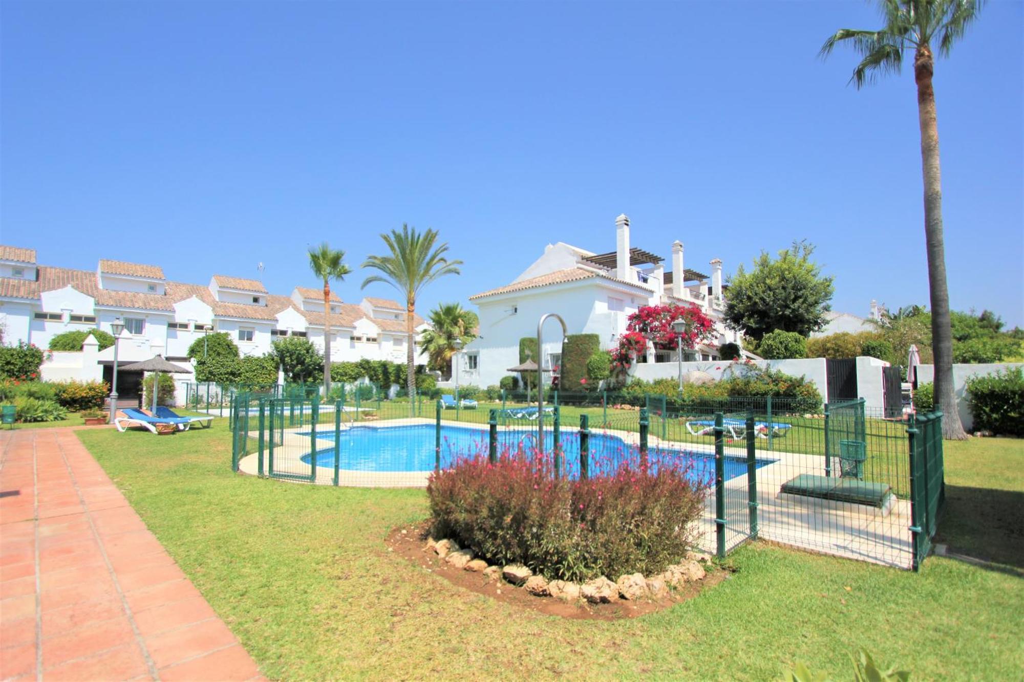 Apartamentos Naranjos Del Sol Marbella Bagian luar foto