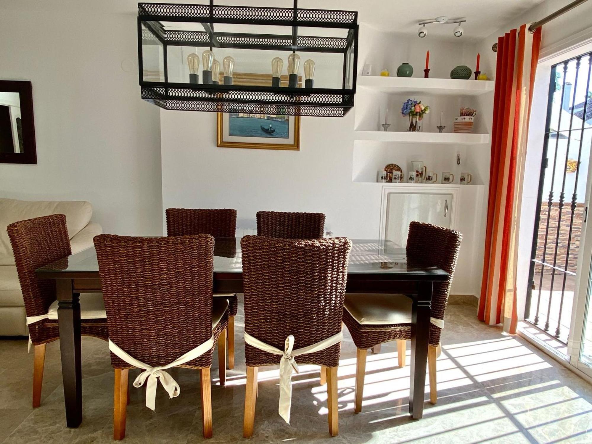 Apartamentos Naranjos Del Sol Marbella Ruang foto