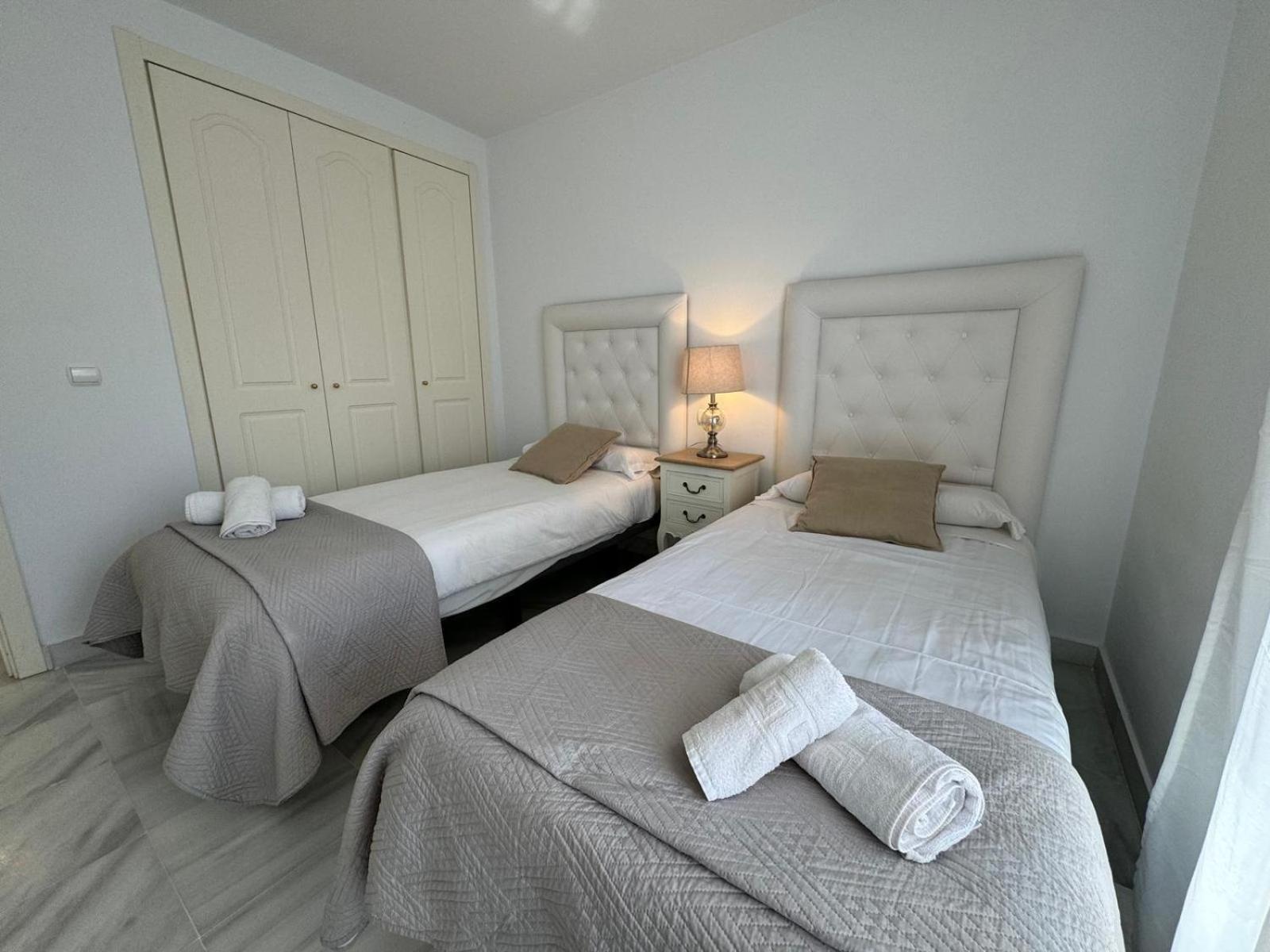 Apartamentos Naranjos Del Sol Marbella Bagian luar foto