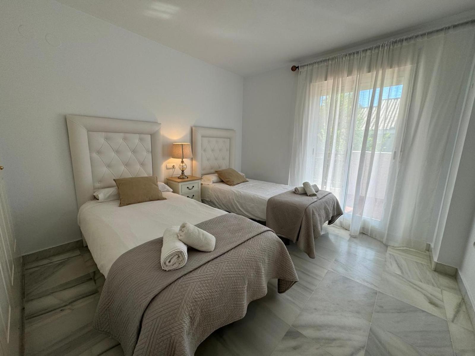 Apartamentos Naranjos Del Sol Marbella Bagian luar foto