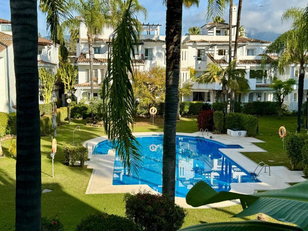 Apartamentos Naranjos Del Sol Marbella Bagian luar foto