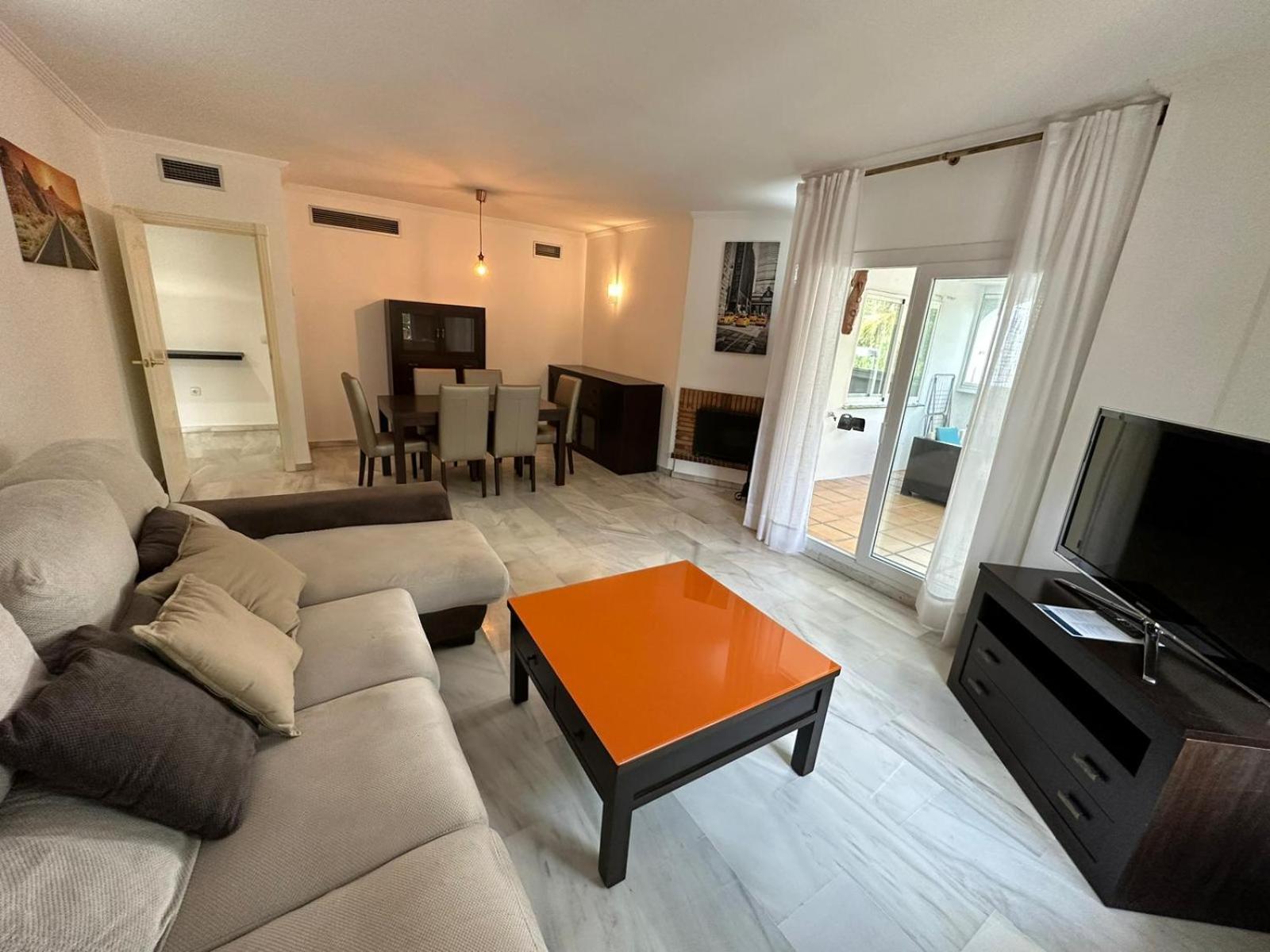 Apartamentos Naranjos Del Sol Marbella Bagian luar foto
