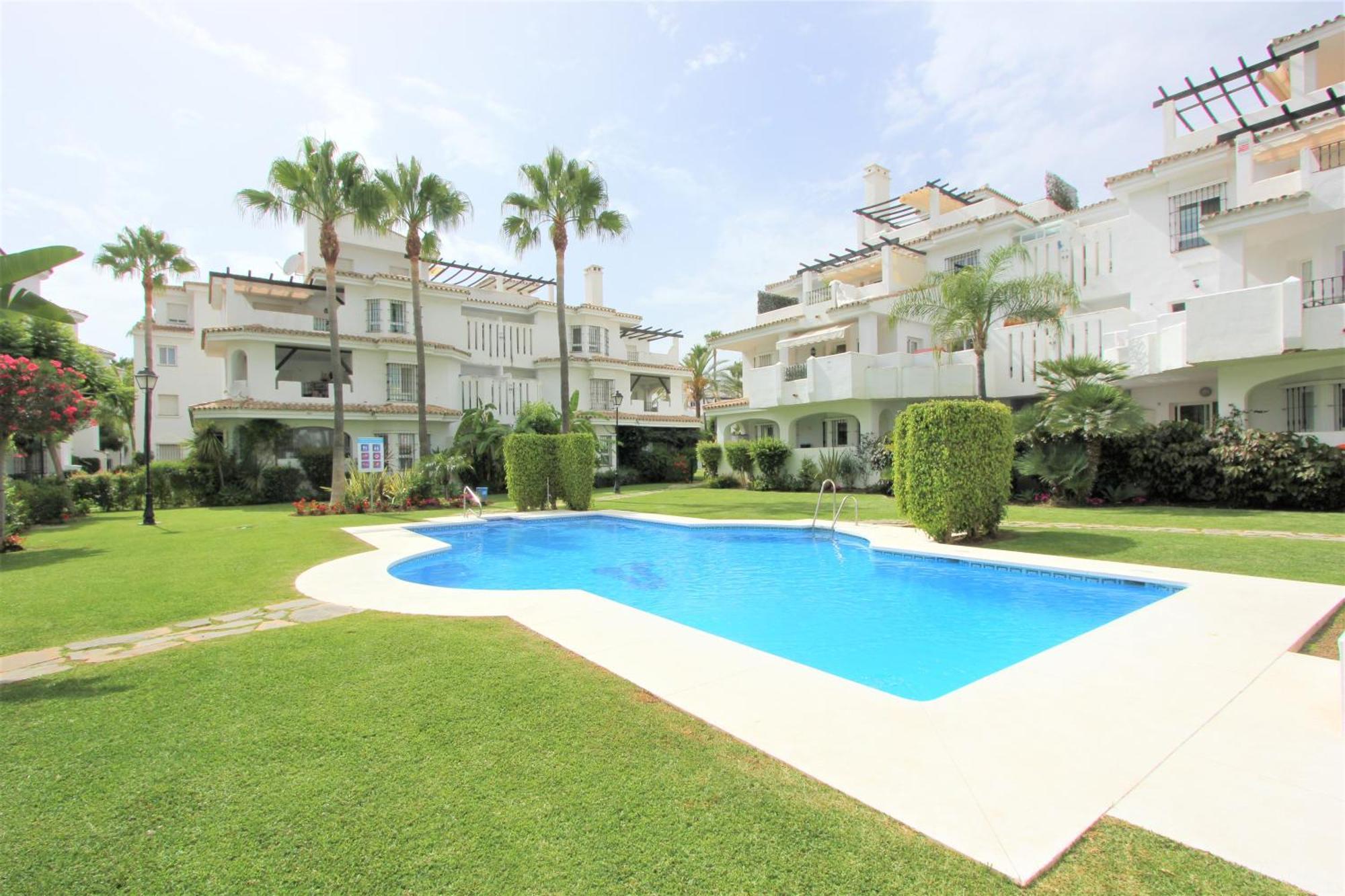 Apartamentos Naranjos Del Sol Marbella Bagian luar foto