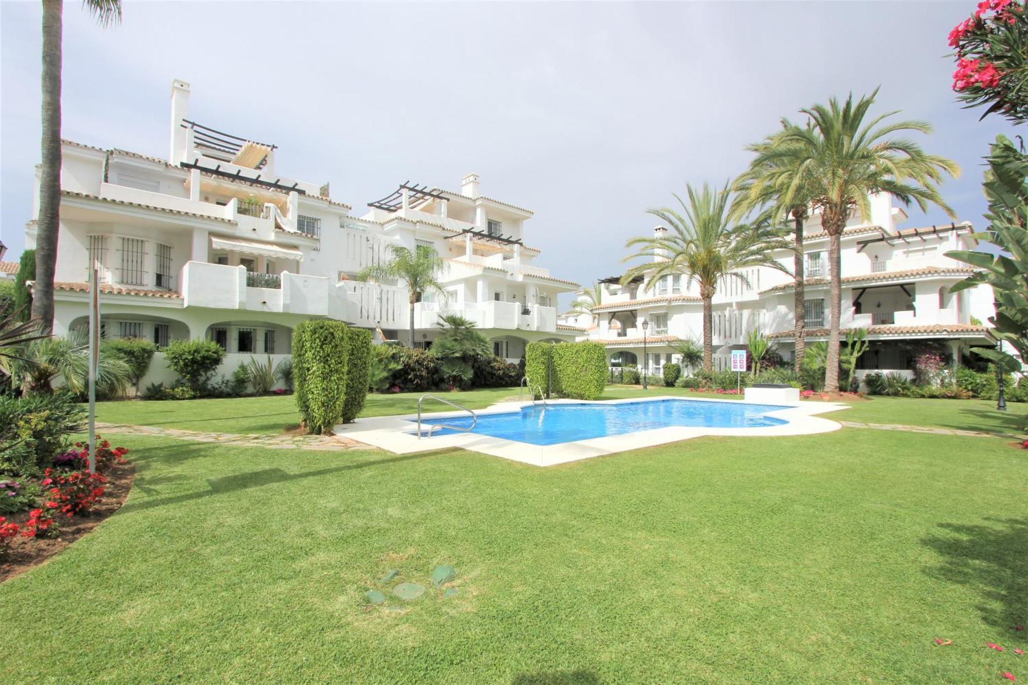 Apartamentos Naranjos Del Sol Marbella Bagian luar foto